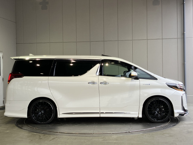 トヨタ アルファード ハイブリッド 2.5 エグゼクティブ ラウンジ S E-Four 4WDの中古車