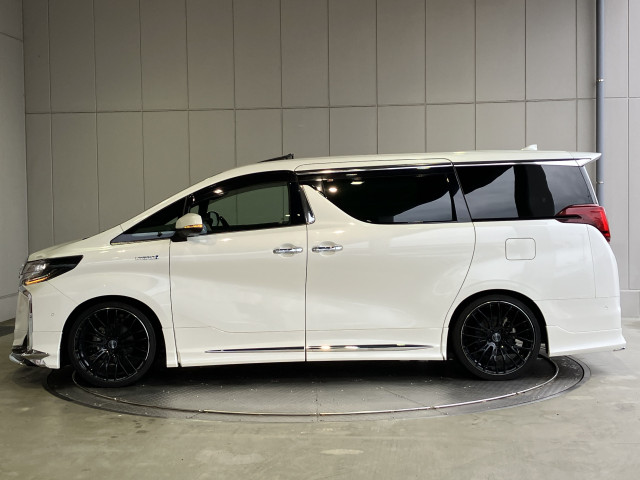 トヨタ アルファード ハイブリッド 2.5 エグゼクティブ ラウンジ S E-Four 4WDの中古車