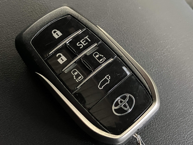 トヨタ アルファード ハイブリッド 2.5 エグゼクティブ ラウンジ S E-Four 4WDの中古車