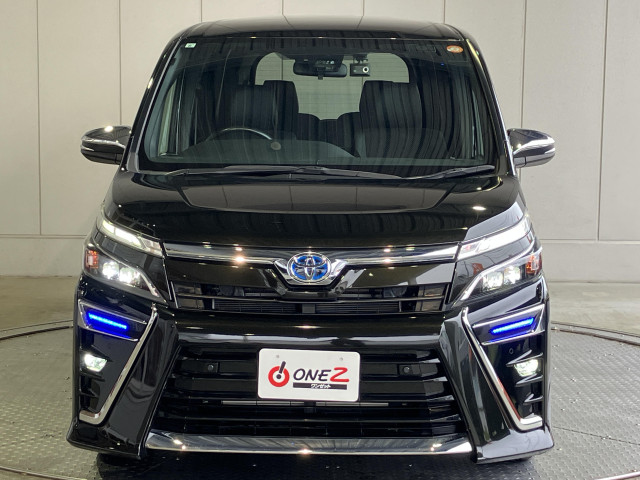 トヨタ ヴォクシー 1.8 ハイブリッド ZS 煌Ⅲの中古車