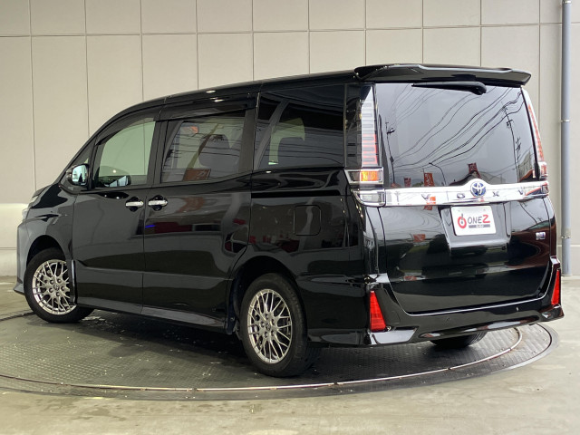 トヨタ ヴォクシー 1.8 ハイブリッド ZS 煌Ⅲの中古車