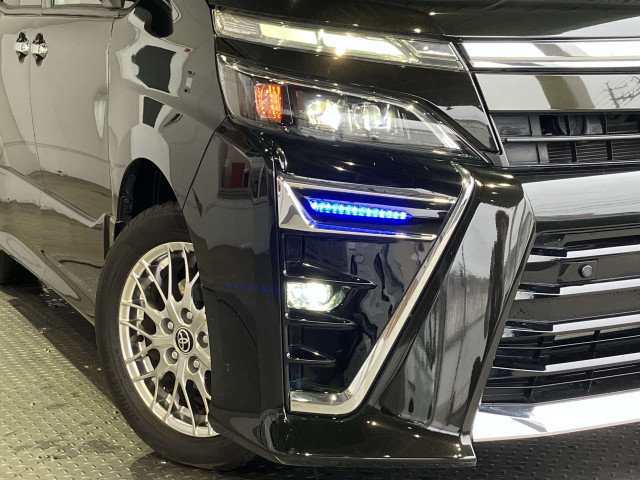 トヨタ ヴォクシー 1.8 ハイブリッド ZS 煌Ⅲの中古車