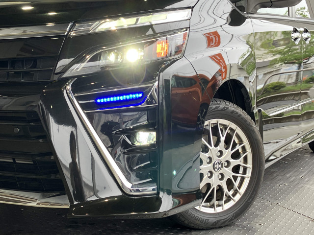 トヨタ ヴォクシー 1.8 ハイブリッド ZS 煌Ⅲの中古車