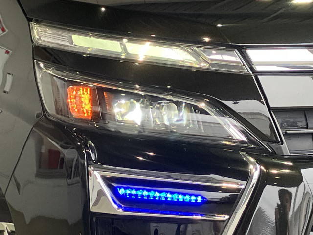 トヨタ ヴォクシー 1.8 ハイブリッド ZS 煌Ⅲの中古車