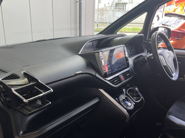 トヨタ ヴォクシー 1.8 ハイブリッド ZS 煌Ⅲの中古車