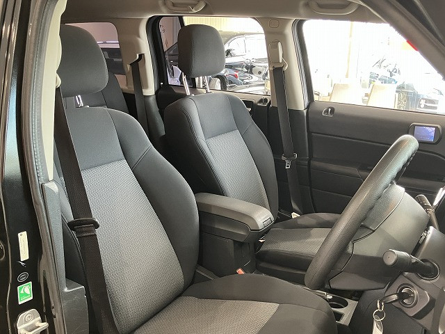 ジープ PATRIOT スポーツ 4WDの中古車