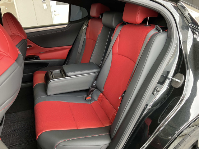 レクサス ES 300h Fスポーツの中古車