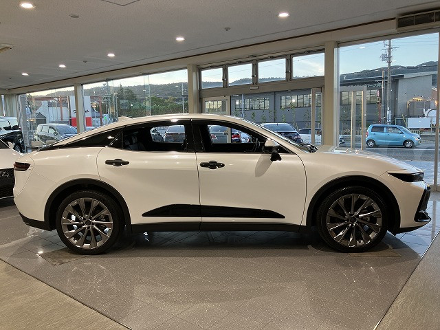 トヨタ クラウンクロスオーバー 2.5 G アドバンスト レザー パッケージ E-Four 4WDの中古車