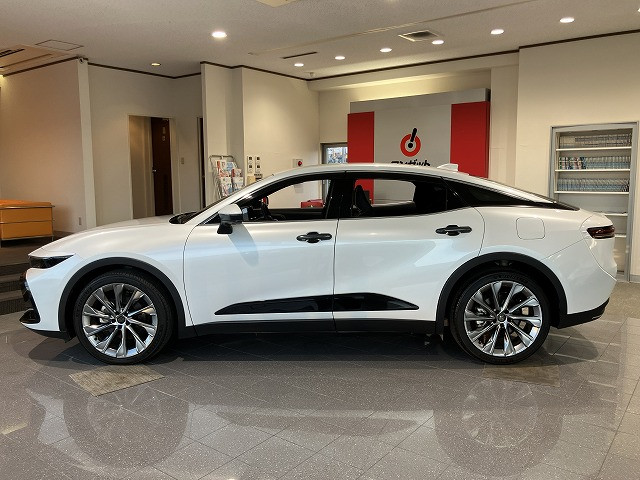 トヨタ クラウンクロスオーバー 2.5 G アドバンスト レザー パッケージ E-Four 4WDの中古車