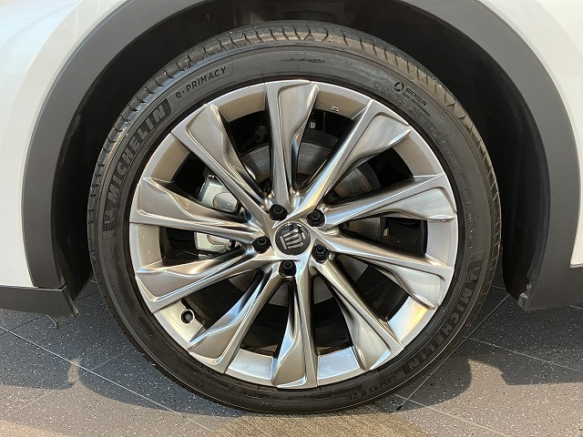 トヨタ クラウンクロスオーバー 2.5 G アドバンスト レザー パッケージ E-Four 4WDの中古車