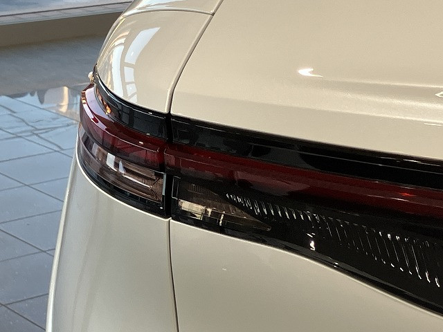 トヨタ クラウンクロスオーバー 2.5 G アドバンスト レザー パッケージ E-Four 4WDの中古車