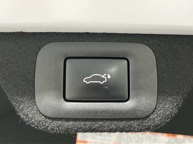 トヨタ クラウンクロスオーバー 2.5 G アドバンスト レザー パッケージ E-Four 4WDの中古車