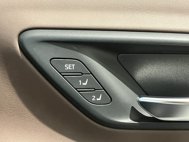 トヨタ クラウンクロスオーバー 2.5 G アドバンスト レザー パッケージ E-Four 4WDの中古車