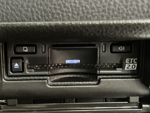 トヨタ クラウンクロスオーバー 2.5 G アドバンスト レザー パッケージ E-Four 4WDの中古車