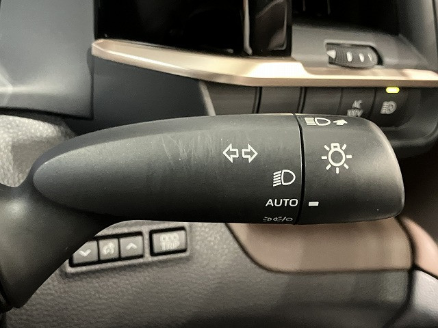 トヨタ クラウンクロスオーバー 2.5 G アドバンスト レザー パッケージ E-Four 4WDの中古車