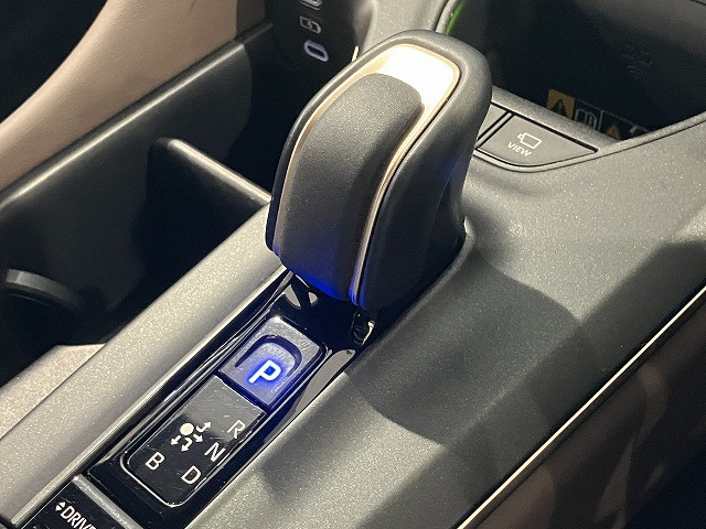 トヨタ クラウンクロスオーバー 2.5 G アドバンスト レザー パッケージ E-Four 4WDの中古車
