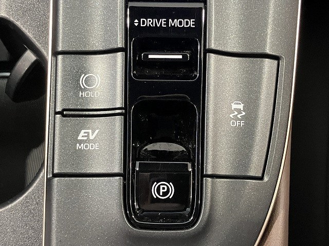 トヨタ クラウンクロスオーバー 2.5 G アドバンスト レザー パッケージ E-Four 4WDの中古車