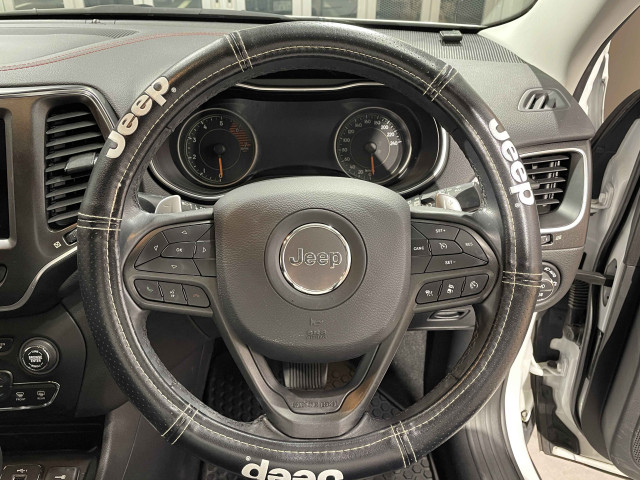 ジープ チェロキー トレイルホーク 4WDの中古車