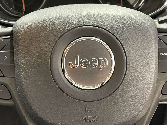 ジープ チェロキー トレイルホーク 4WDの中古車