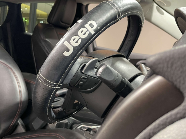 ジープ チェロキー トレイルホーク 4WDの中古車