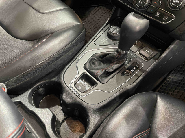 ジープ チェロキー トレイルホーク 4WDの中古車