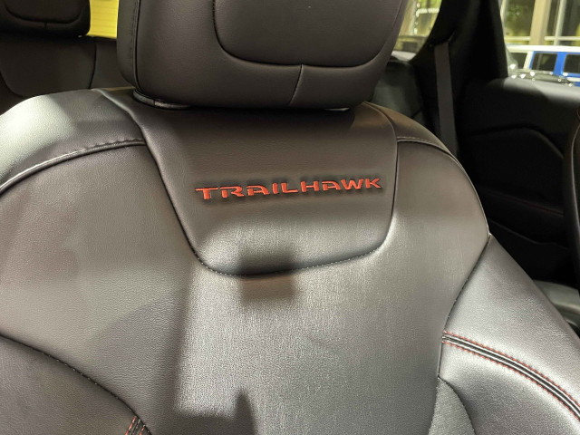 ジープ チェロキー トレイルホーク 4WDの中古車