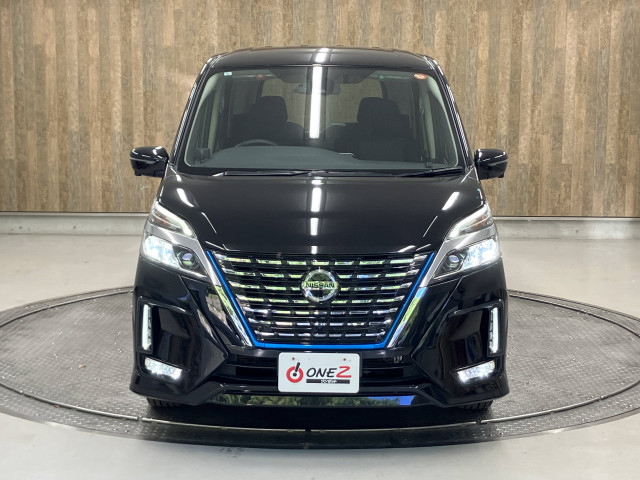 ご納車前には自社認証工場にてしっかり法定点検を行います！エンジンオイル・オイルエレメント・ワイパーゴム等の標準交換部品以外にも点検後交換が必要な消耗部品等も交換・整備致します