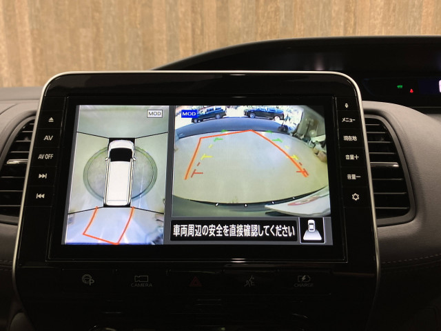 駐車時に後方がリアルタイム映像で確認できます。大型商業施設や立体駐車場での駐車時、夜間のバック時に大活躍です！運転スキルに関わらず、今や必須となった装備のひとつ！