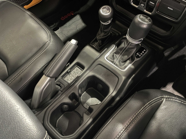 ジープ ラングラー アンリミテッド オーバーランド ナチョ 4WDの中古車