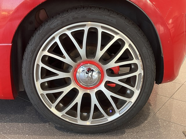 アバルト 595 ツーリズモの中古車