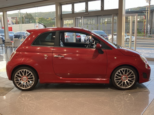 アバルト 595 ツーリズモの中古車