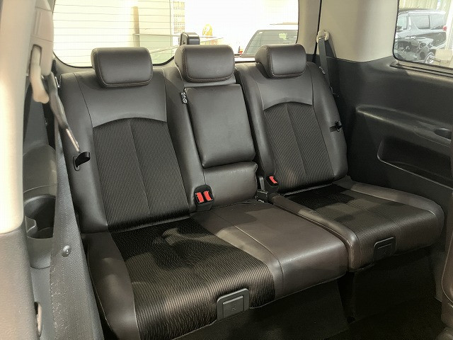 日産 エルグランド 2.5 250ハイウェイスターS セカンドスライドアップシートの中古車