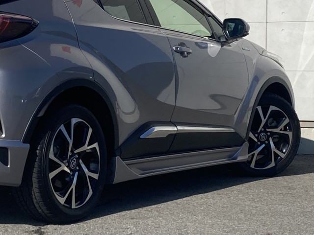 トヨタ C-HR ハイブリッド 1.8 Gの中古車