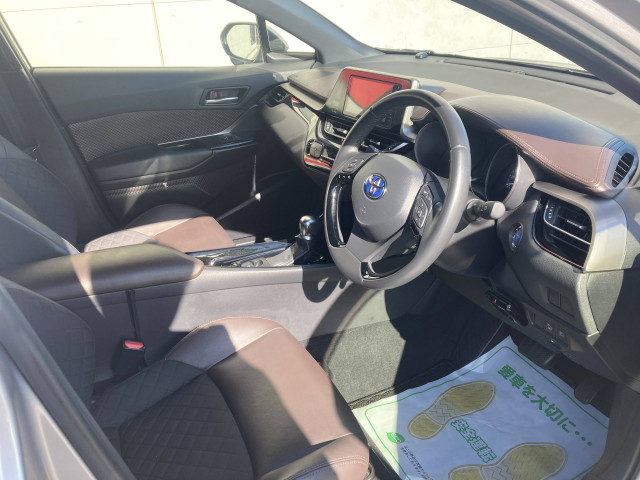 トヨタ C-HR ハイブリッド 1.8 Gの中古車