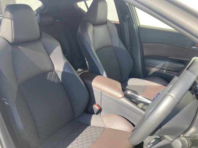 トヨタ C-HR ハイブリッド 1.8 Gの中古車