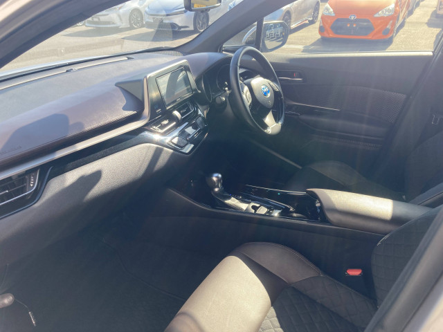 トヨタ C-HR ハイブリッド 1.8 Gの中古車