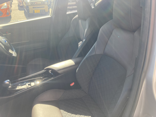 トヨタ C-HR ハイブリッド 1.8 Gの中古車