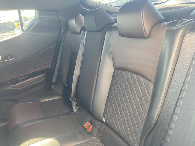 トヨタ C-HR ハイブリッド 1.8 Gの中古車