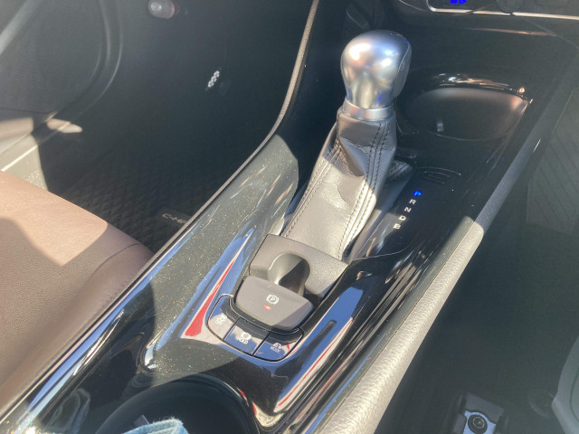 トヨタ C-HR ハイブリッド 1.8 Gの中古車