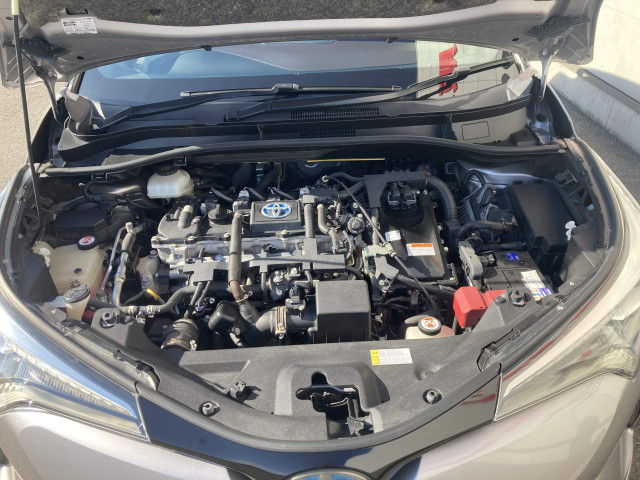 トヨタ C-HR ハイブリッド 1.8 Gの中古車