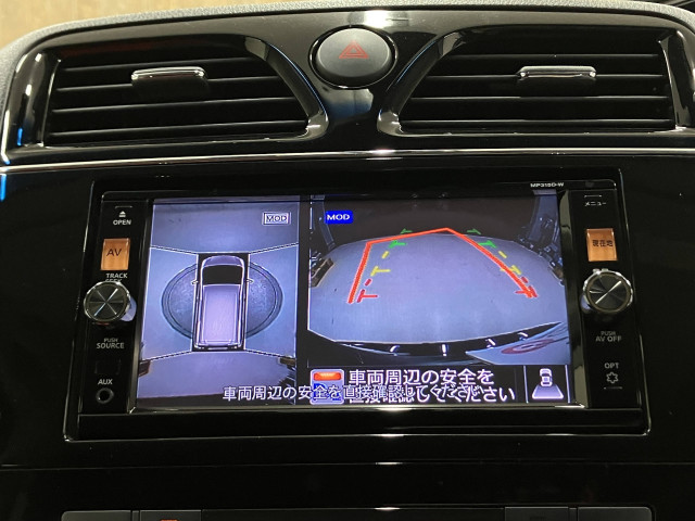 駐車時に後方がリアルタイム映像で確認できます。大型商業施設や立体駐車場での駐車時、夜間のバック時に大活躍です！運転スキルに関わらず、今や必須となった装備のひとつ！