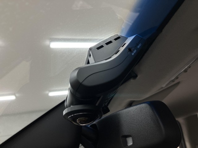 映像・音声などを記録する自動車用の車載装置です。　もしもの事故の際の記録はもちろん、旅行の際の思い出としてドライブの映像を楽しむことができますよ。