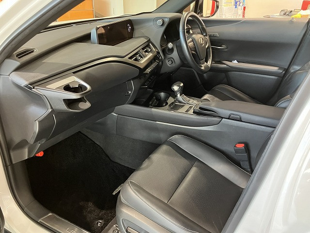 レクサス UX 250h バージョンLの中古車