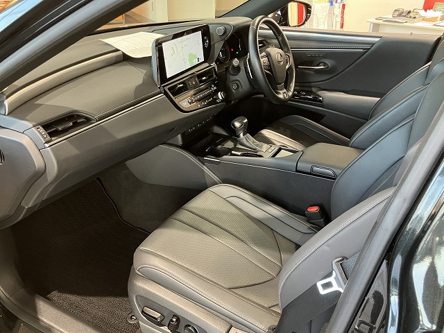 レクサス ES 300h Fスポーツの中古車