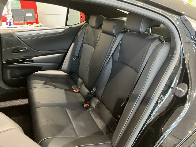 レクサス ES 300h Fスポーツの中古車