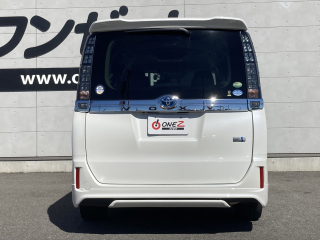 トヨタ ヴォクシー 1.8 ハイブリッド Vの中古車