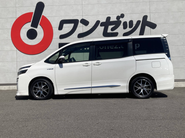 トヨタ ヴォクシー 1.8 ハイブリッド Vの中古車