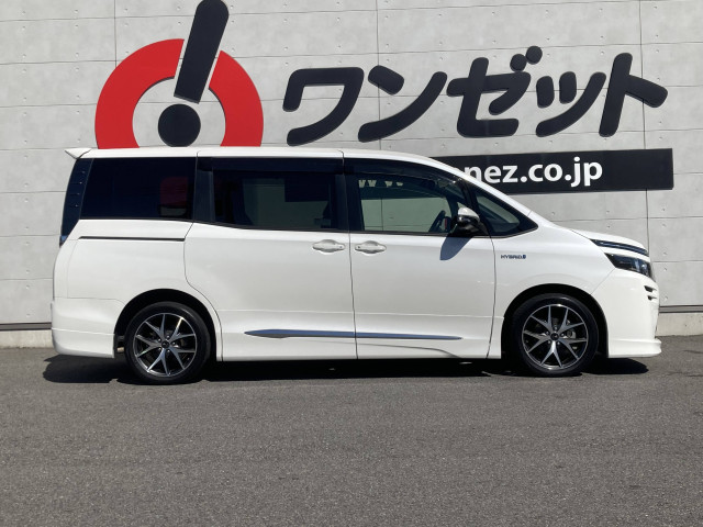 トヨタ ヴォクシー 1.8 ハイブリッド Vの中古車
