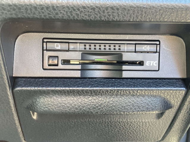 トヨタ ヴォクシー 1.8 ハイブリッド Vの中古車