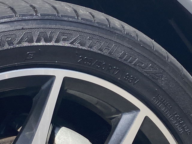 トヨタ ヴォクシー 1.8 ハイブリッド Vの中古車